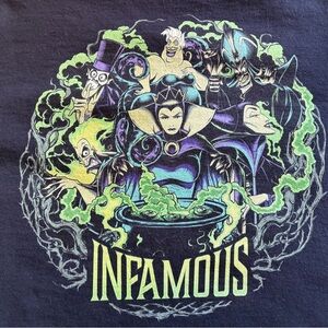 Disney Infamous Villains Glow‎ Crewneck Sweatshirt Unisex XS/S
Glow in the Dark